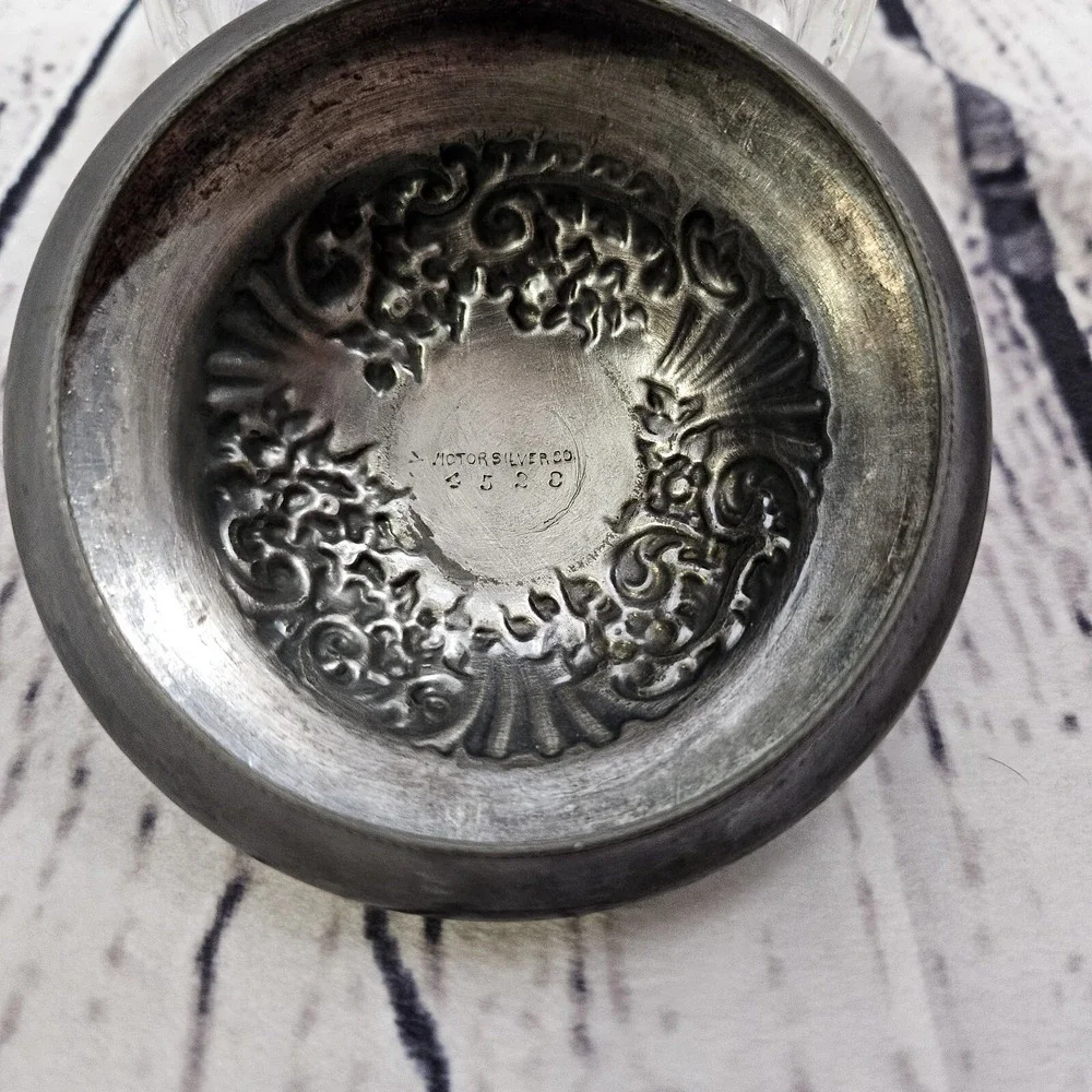 Victor Silver Co. 4520 Vanity Crystal Powder Jar with Silver Lid